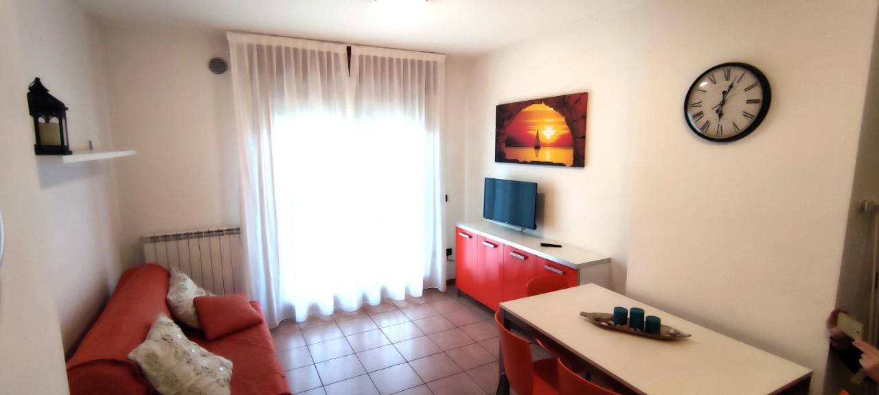 Residence Roberta Con Piscina - Agenzia Cocal Caorle Eksteriør bilde