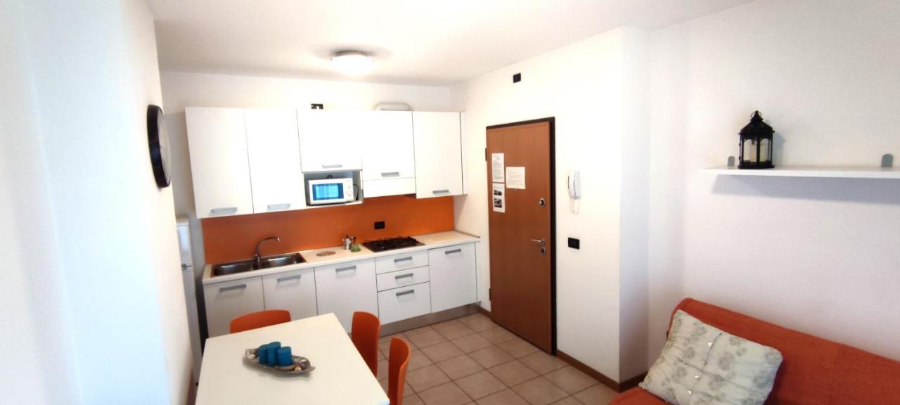 Residence Roberta Con Piscina - Agenzia Cocal Caorle Eksteriør bilde
