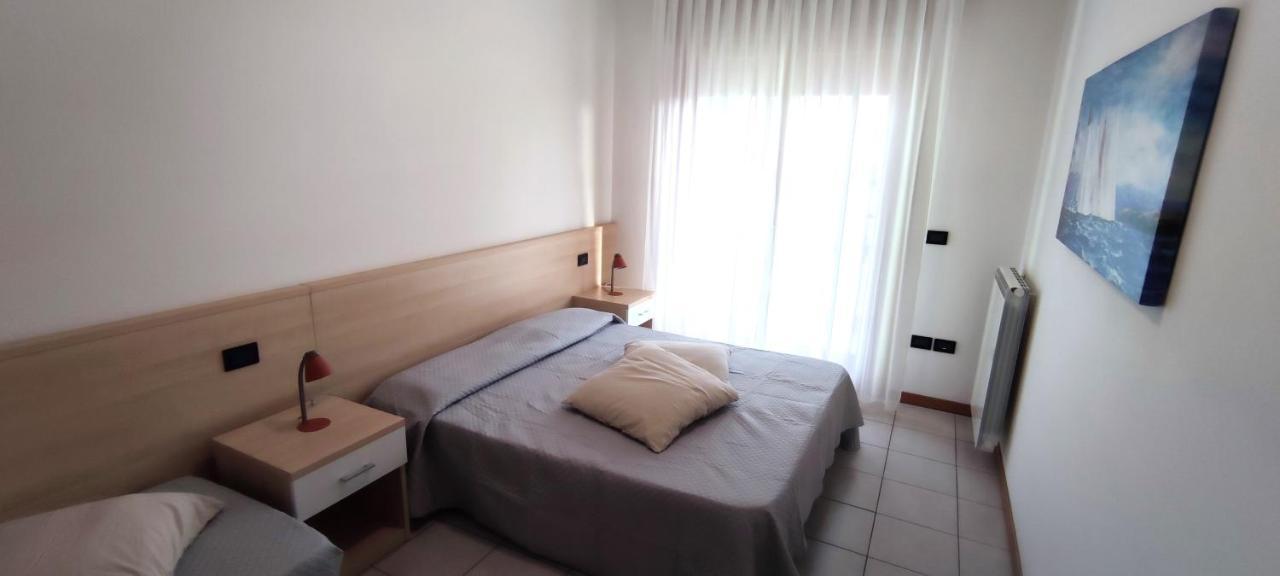 Residence Roberta Con Piscina - Agenzia Cocal Caorle Eksteriør bilde