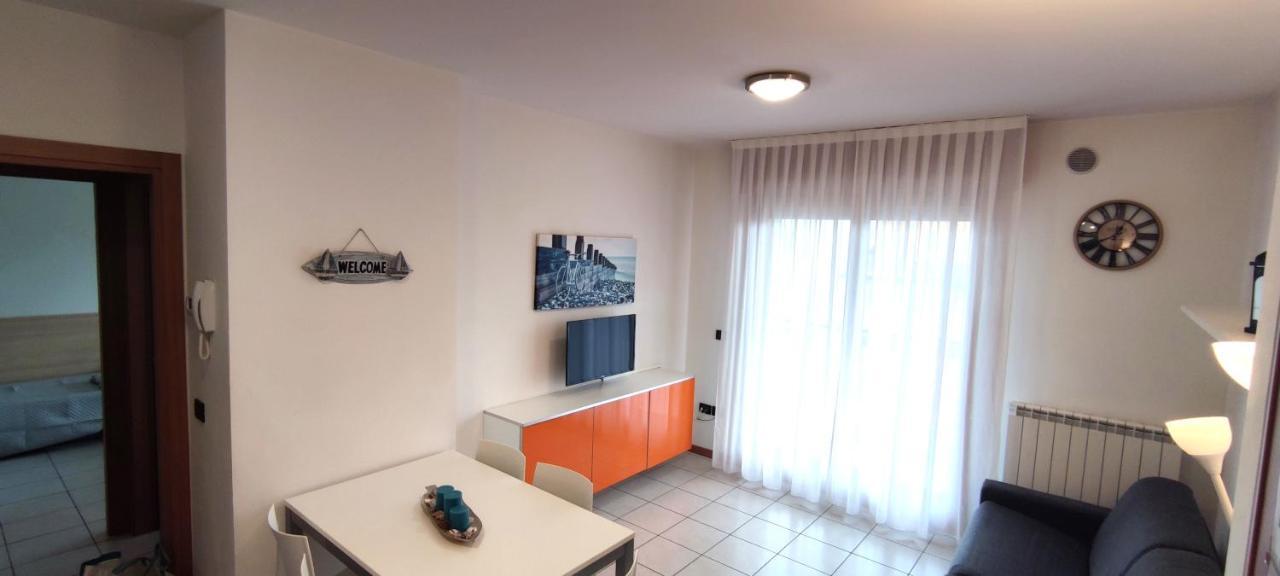Residence Roberta Con Piscina - Agenzia Cocal Caorle Eksteriør bilde