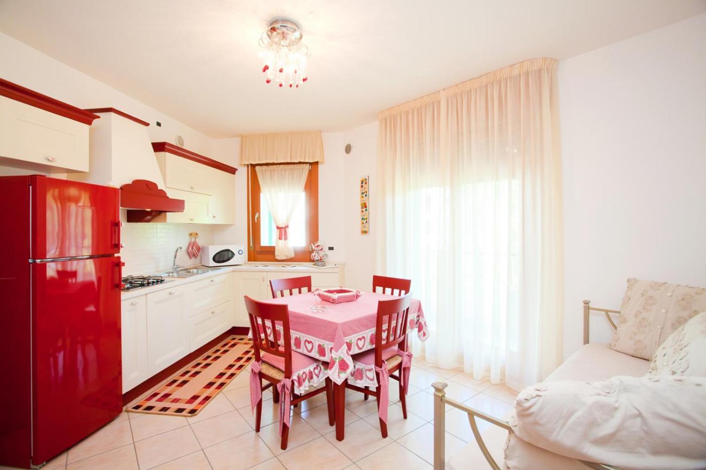 Residence Roberta Con Piscina - Agenzia Cocal Caorle Eksteriør bilde