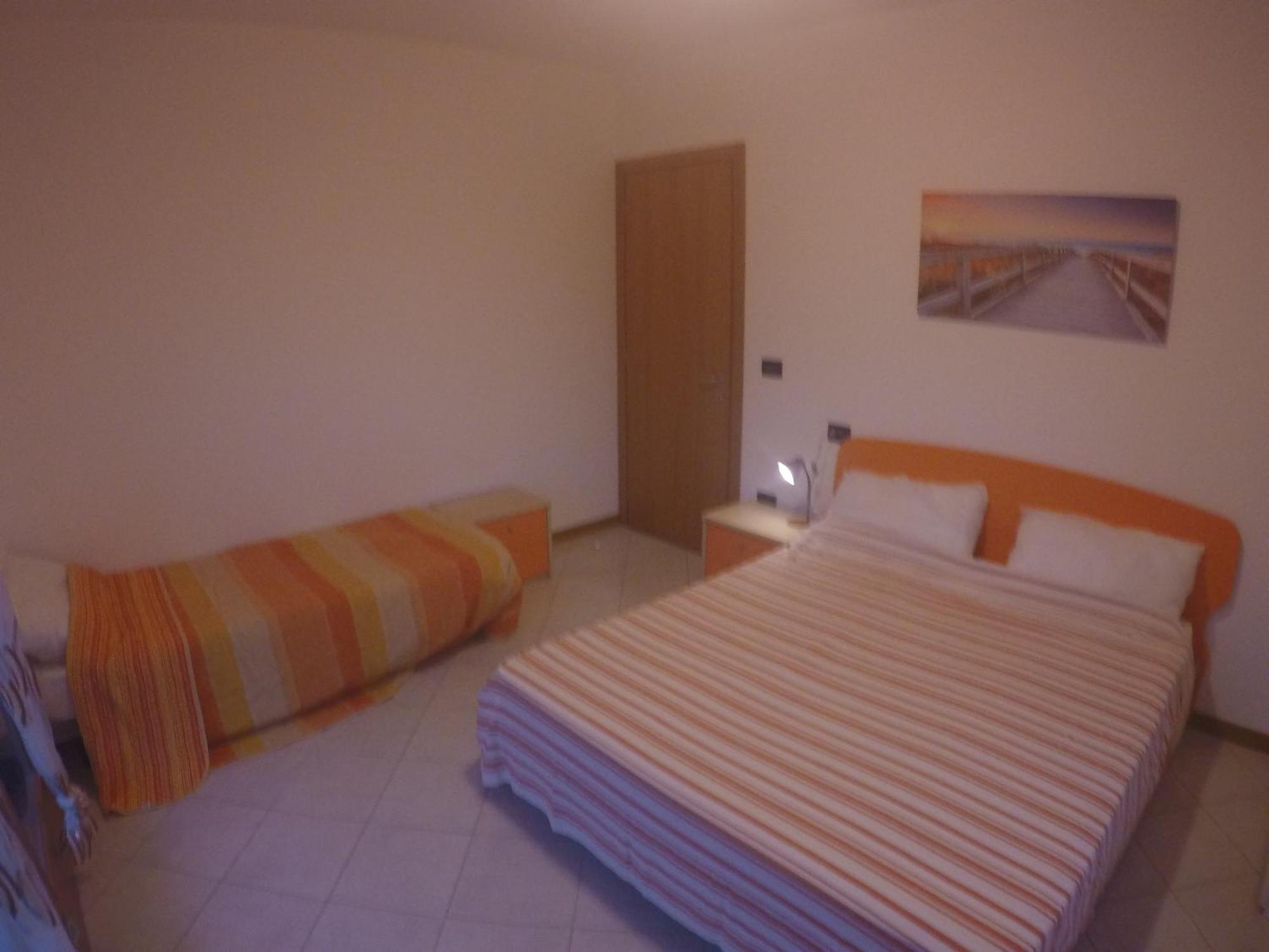 Residence Roberta Con Piscina - Agenzia Cocal Caorle Eksteriør bilde