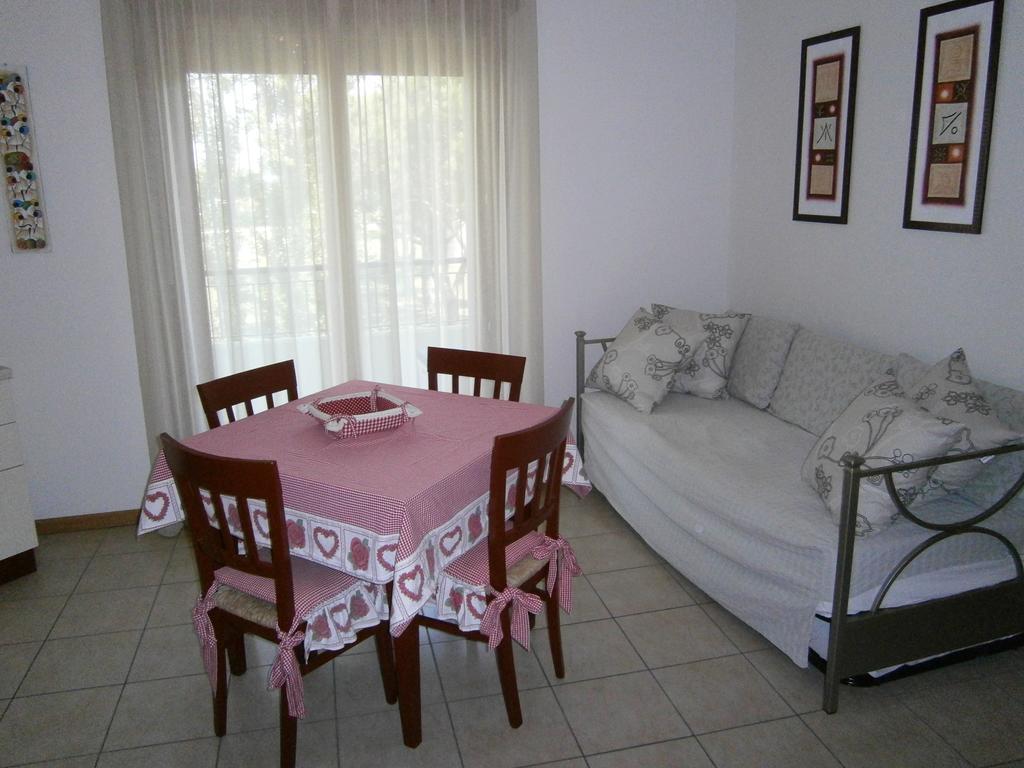 Residence Roberta Con Piscina - Agenzia Cocal Caorle Rom bilde