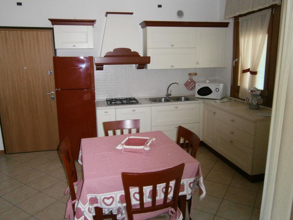 Residence Roberta Con Piscina - Agenzia Cocal Caorle Rom bilde